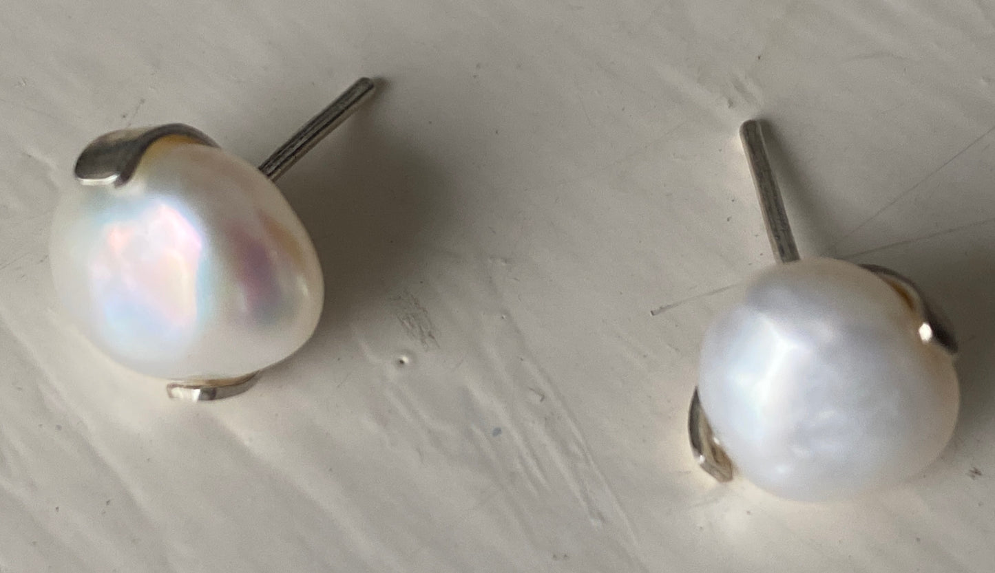 White Pearl studs earrings