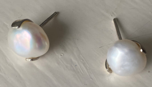 White Pearl studs earrings